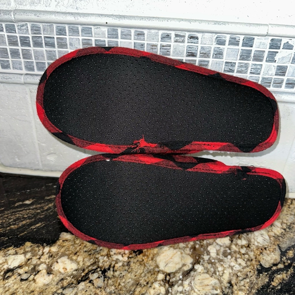 Dad Bear Women's Buffalo Check Christmas Slippers 9-10 Medium NWOT New - Picture 3 of 7